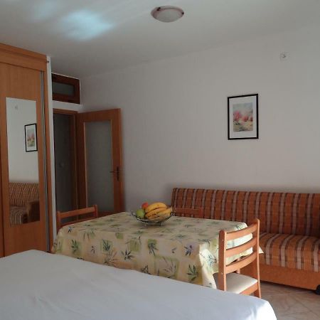 Vila Lola Apartmani โตรกีร์ ภายนอก รูปภาพ