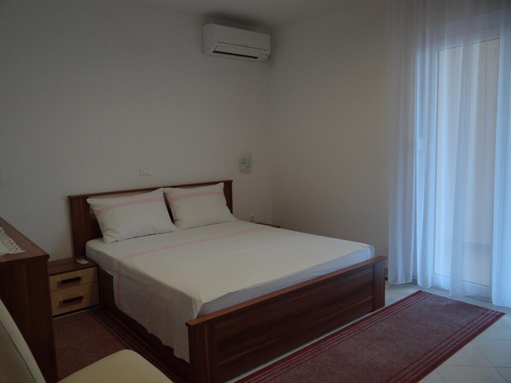 Vila Lola Apartmani โตรกีร์ ภายนอก รูปภาพ
