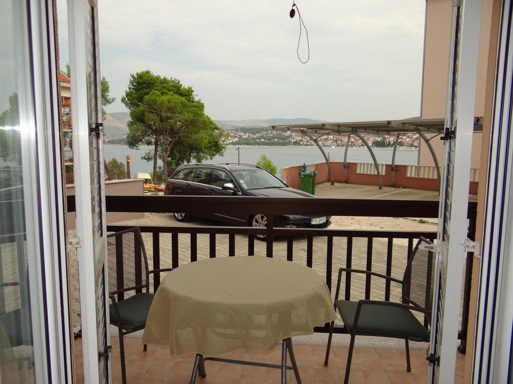 Vila Lola Apartmani โตรกีร์ ภายนอก รูปภาพ