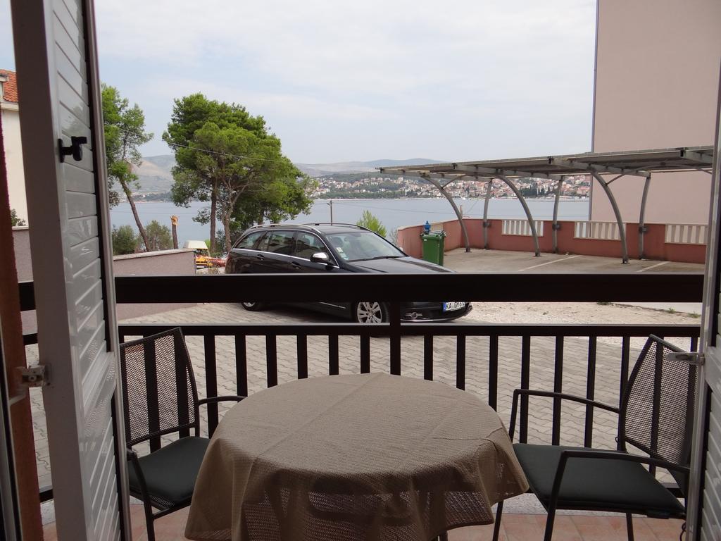 Vila Lola Apartmani โตรกีร์ ภายนอก รูปภาพ