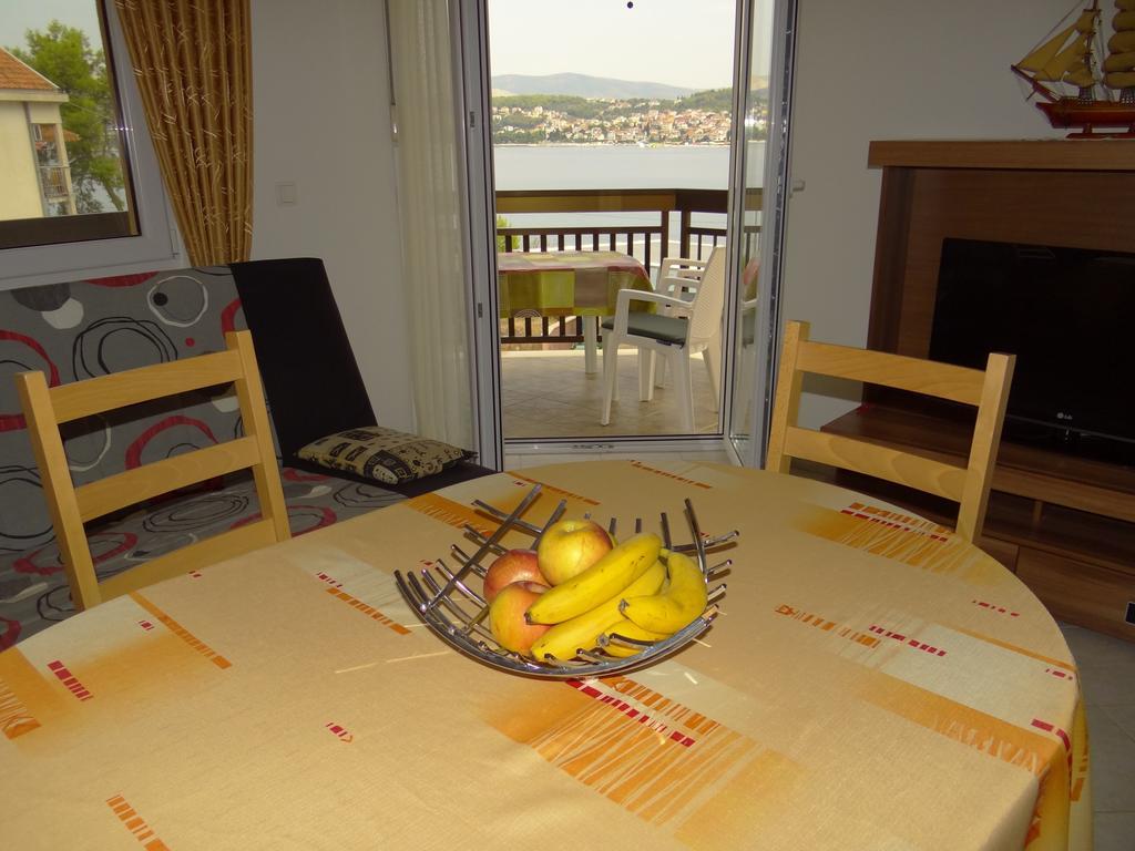 Vila Lola Apartmani โตรกีร์ ภายนอก รูปภาพ