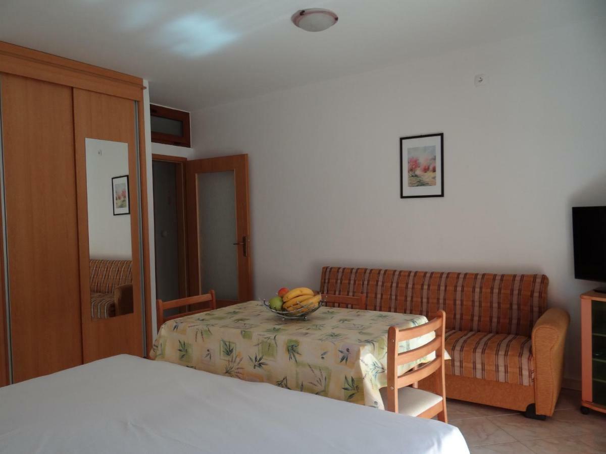 Vila Lola Apartmani โตรกีร์ ภายนอก รูปภาพ