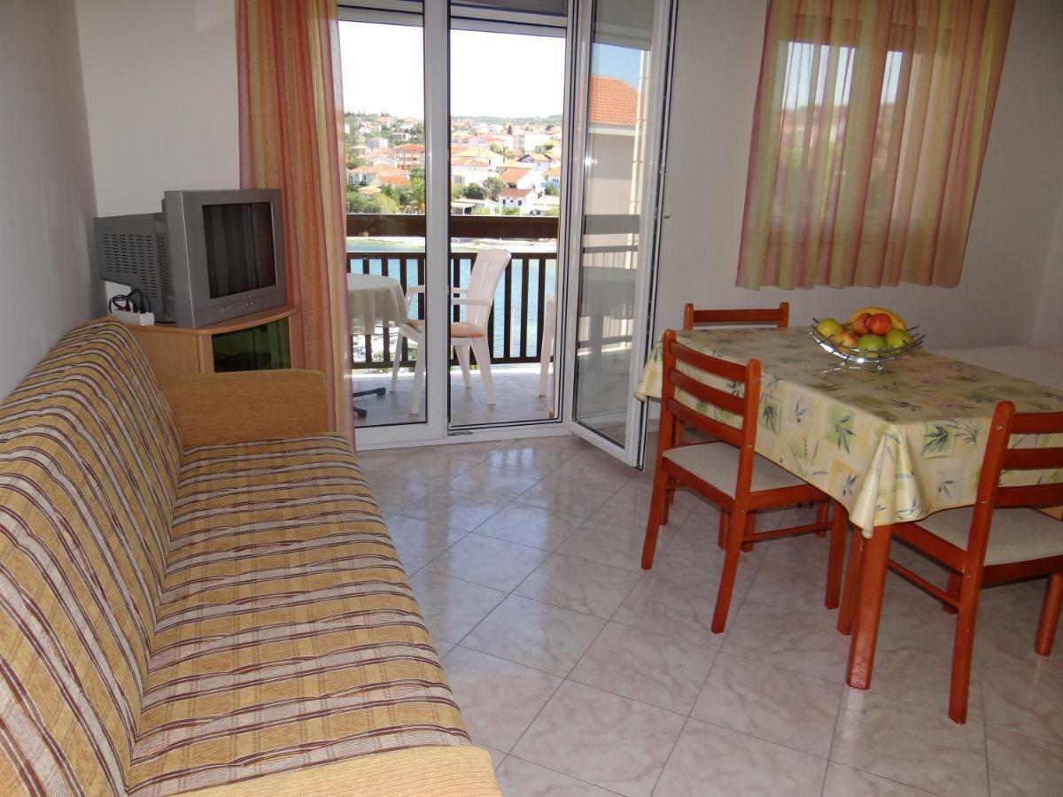 Vila Lola Apartmani โตรกีร์ ภายนอก รูปภาพ