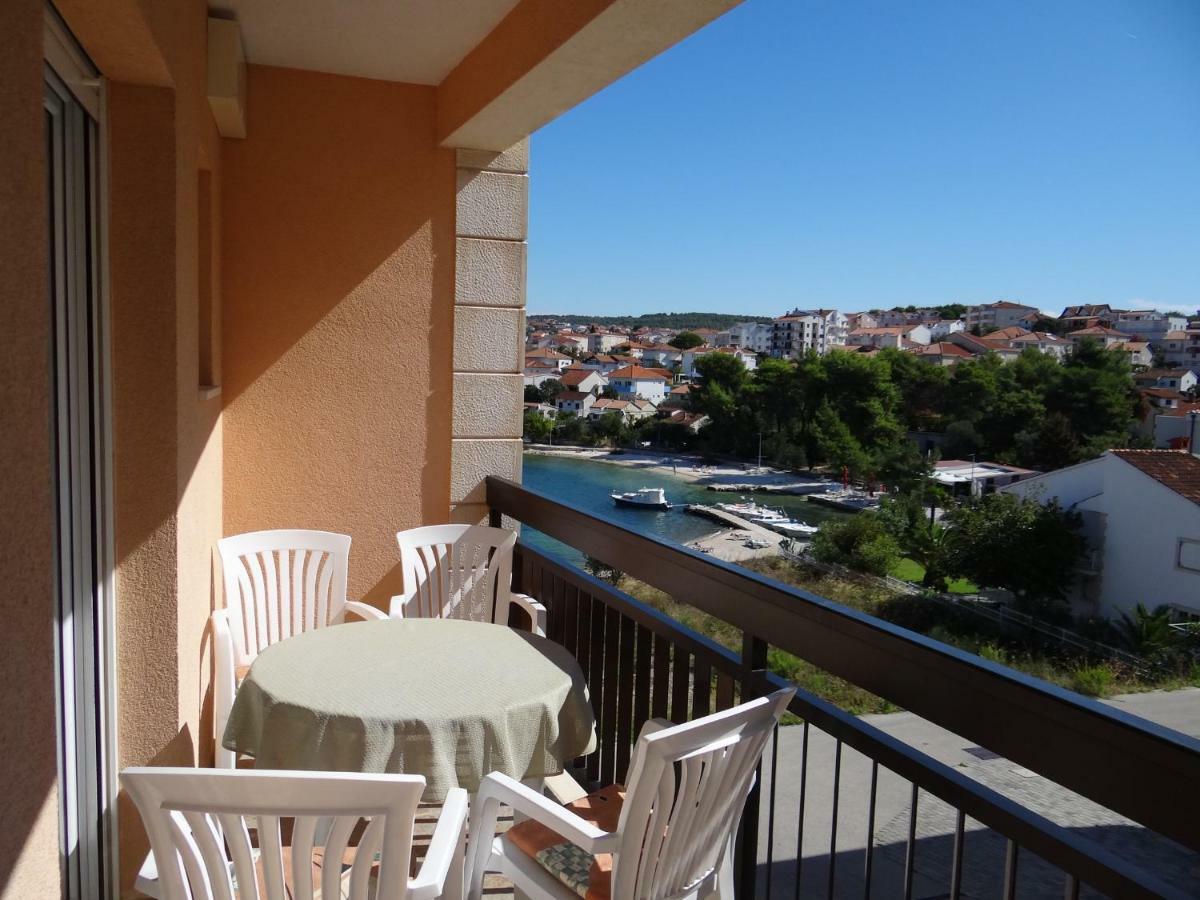 Vila Lola Apartmani โตรกีร์ ภายนอก รูปภาพ