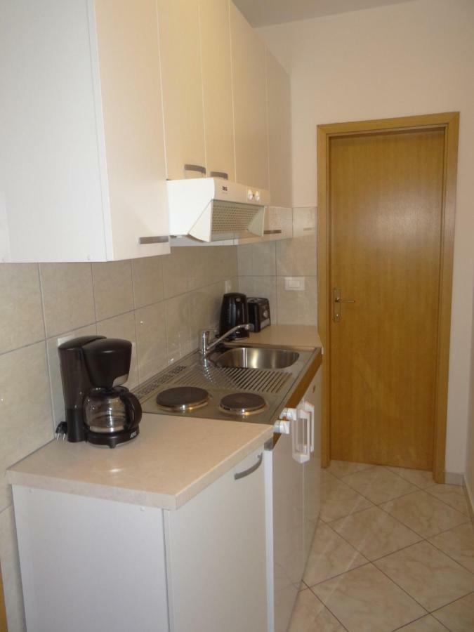 Vila Lola Apartmani โตรกีร์ ภายนอก รูปภาพ